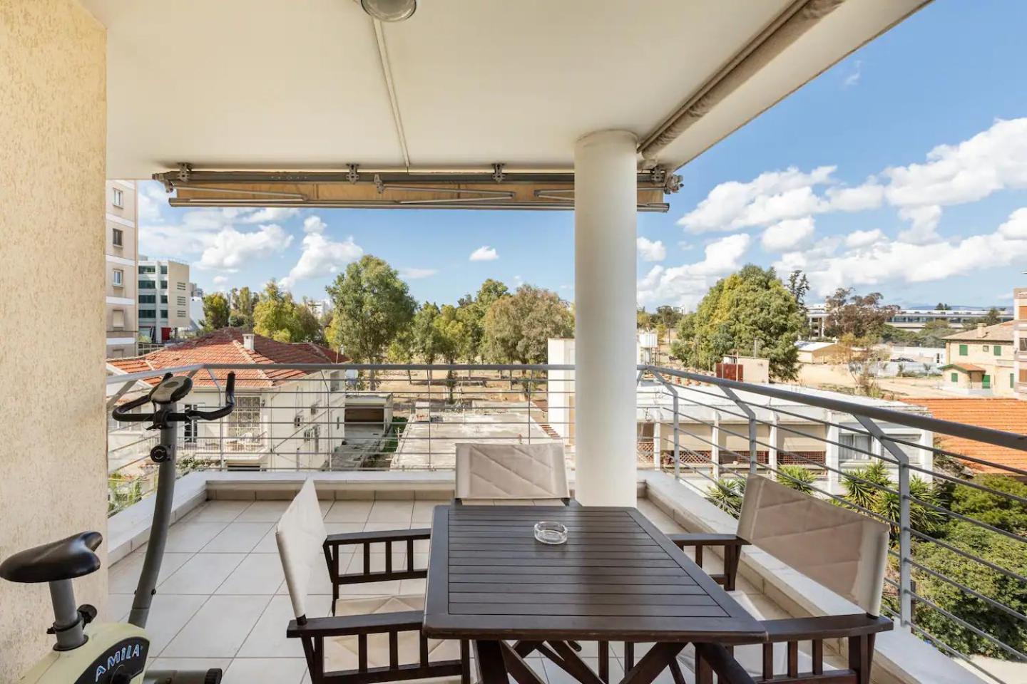 Warm Residence In The Heart Of The City Center - Balcony & View نيقوسيا المظهر الخارجي الصورة