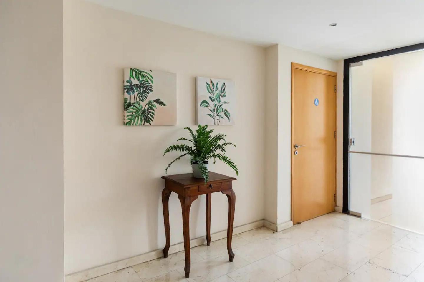 Warm Residence In The Heart Of The City Center - Balcony & View نيقوسيا المظهر الخارجي الصورة